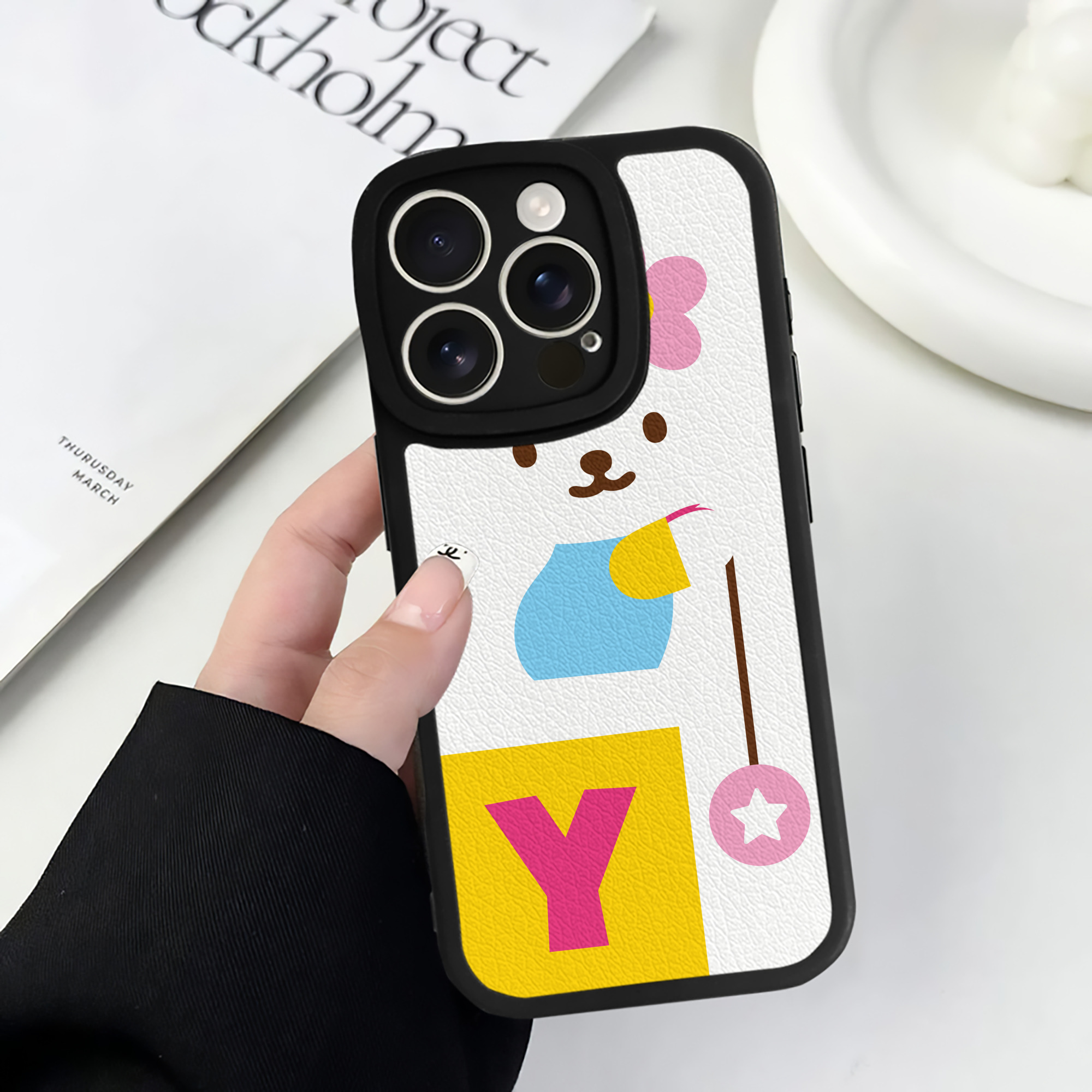 （画像用） Hello Kitty ハローキティ 【iPhone 16シリーズ対応】シリコンスマホケース（レザー調） 材質：シリコン